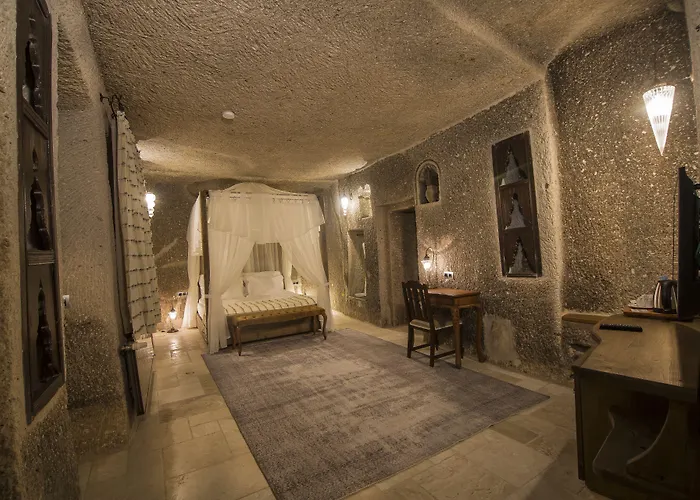 Hera Cave Suites